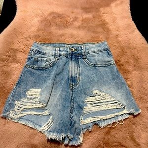 High-waisted Destructed Jean Short